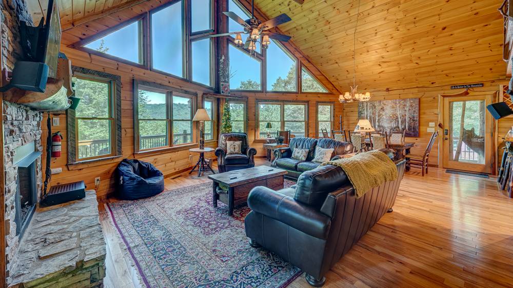 Cabin ∙ 3 Bedrooms ∙ 8 Guests - Blue Ridge, GA