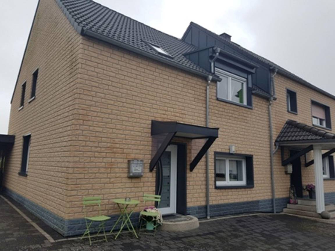 150 M² Ferienhaus ∙ 2 Schlafzimmer ∙ 4 Gäste - Burbach