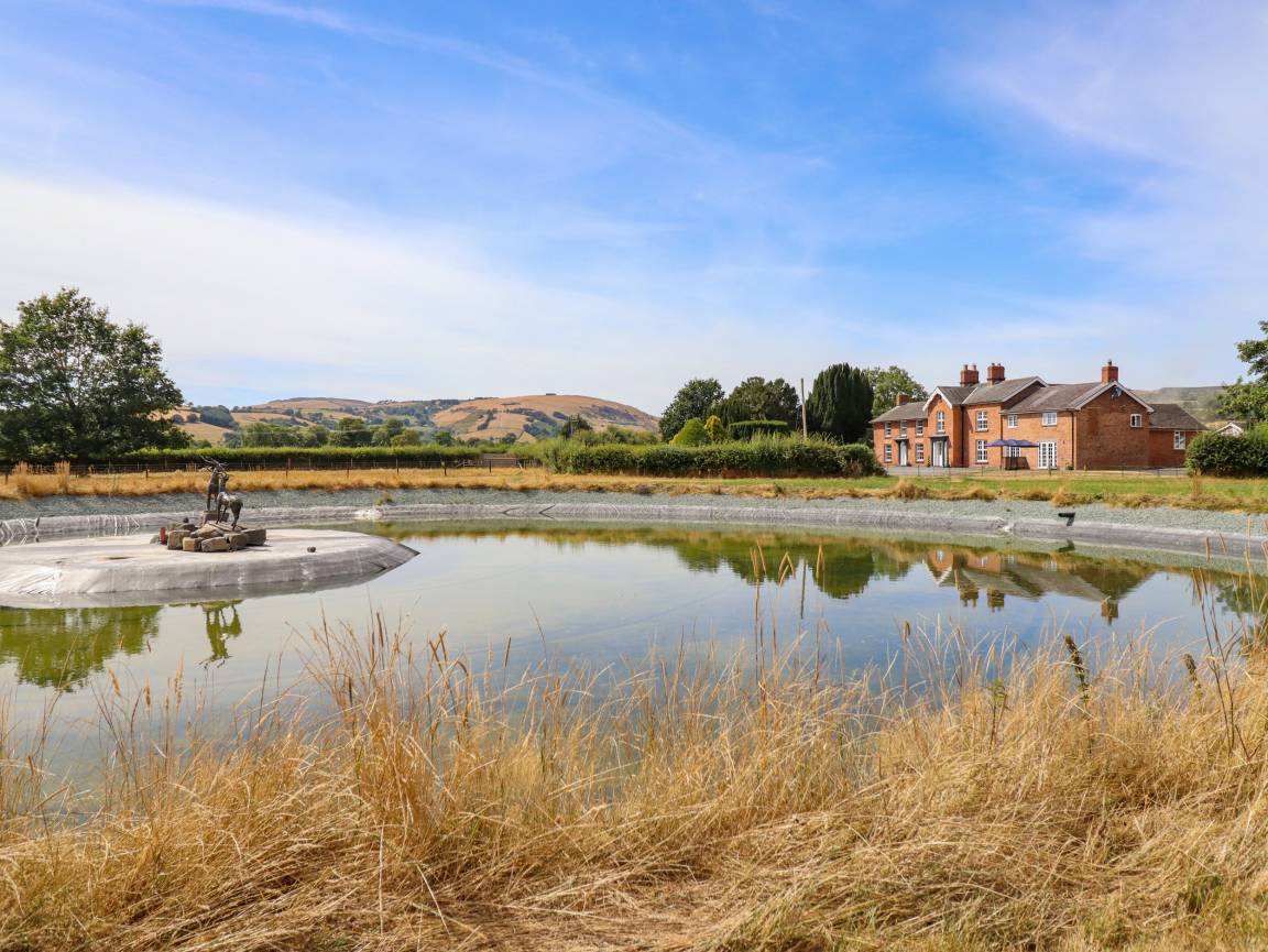 Cottage ∙ 10 Bedrooms ∙ 24 Guests - England
