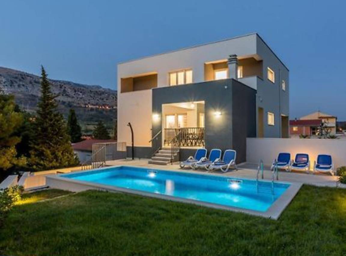 400 M² Villa ∙ 4 Schlafzimmer ∙ 8 Gäste - Omiš