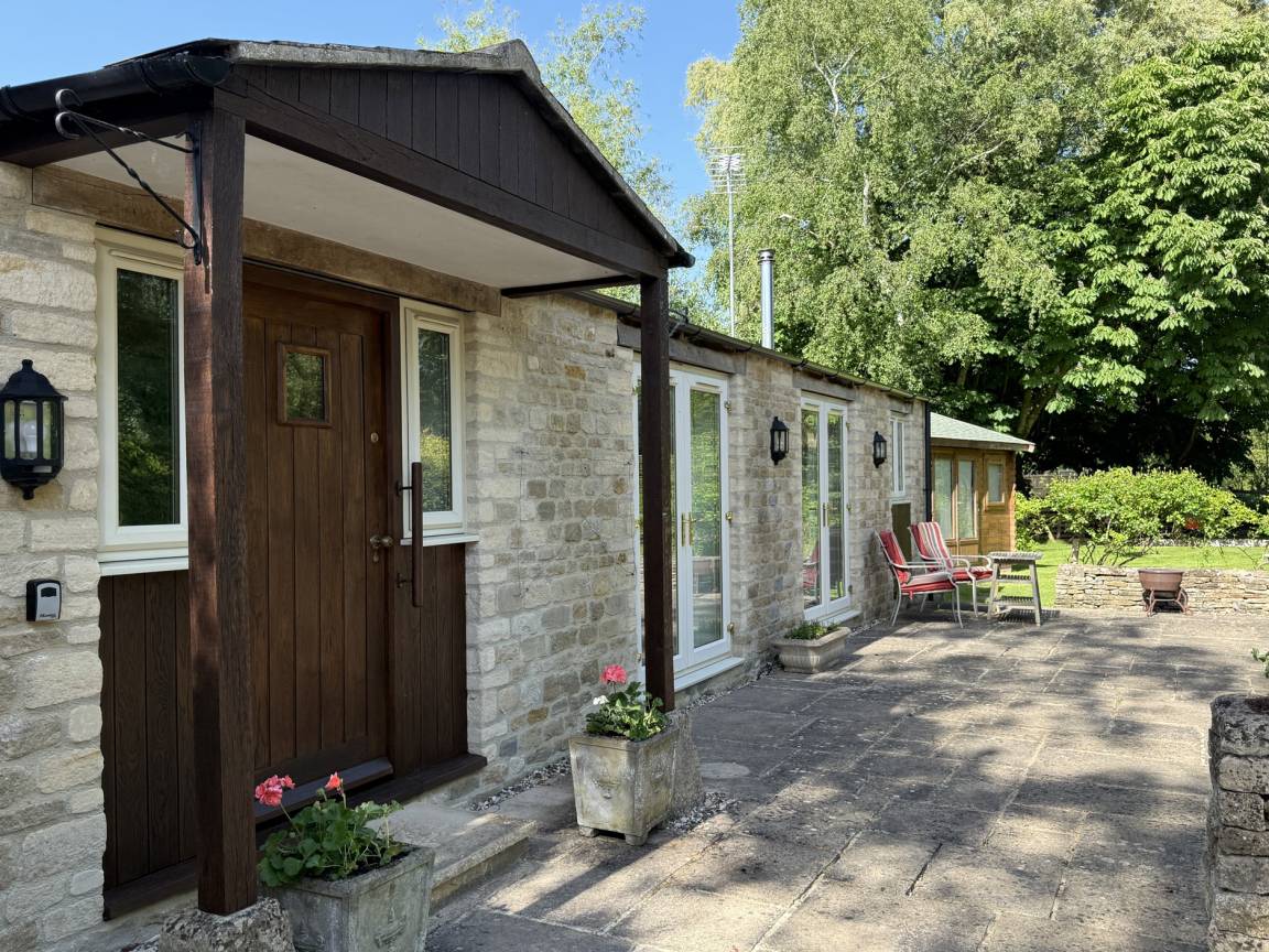 Cottage ∙ 2 Bedrooms ∙ 4 Guests - South Cerney