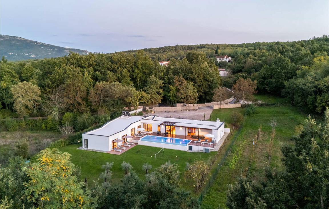 350 M² Maison De Vacances ∙ 5 Chambres ∙ 10 Personnes - Rabac
