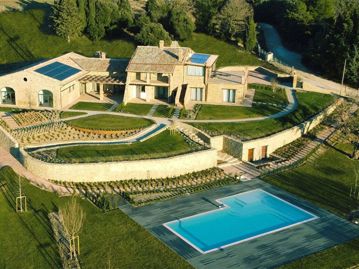 500 M² Villa ∙ 10 Bedrooms ∙ 24 Guests - Umbria
