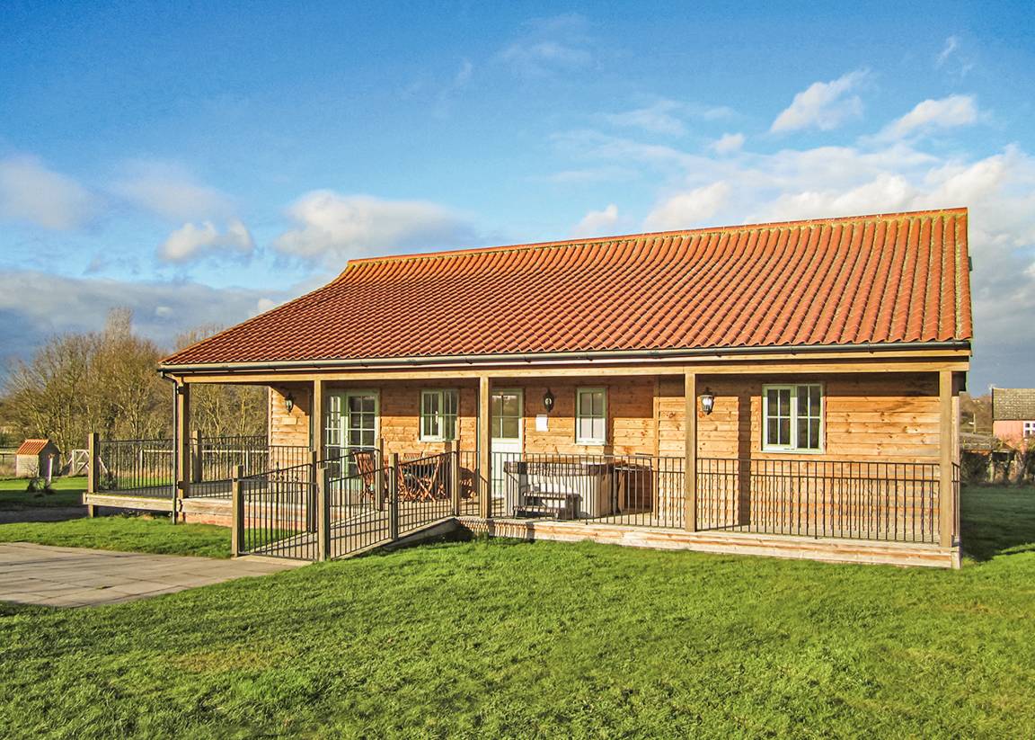 Chalet ∙ 2 Bedrooms ∙ 4 Guests - Suffolk