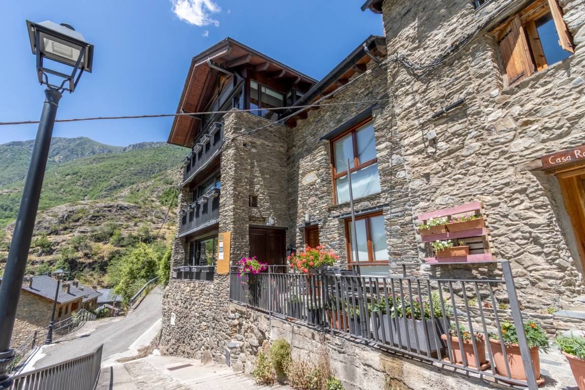 500 M² House ∙ 7 Bedrooms ∙ 17 Guests - Catalonia