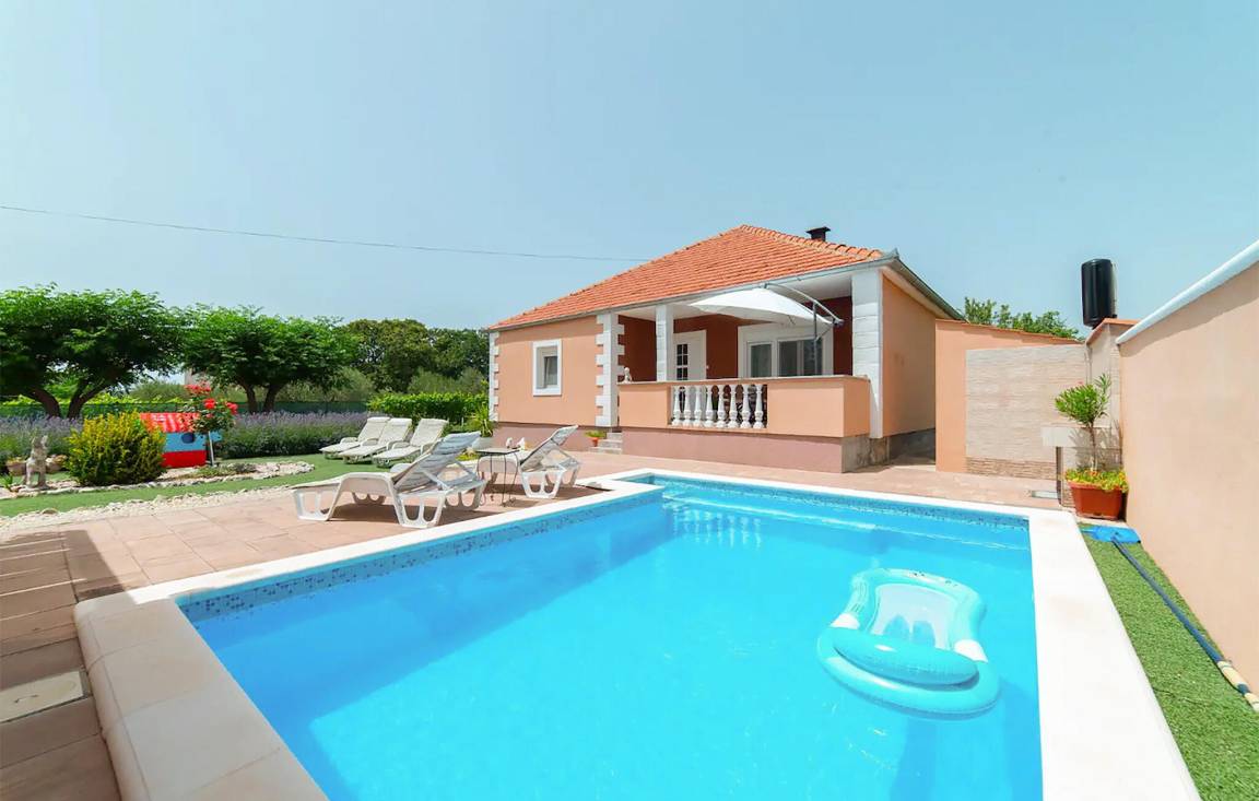 155 M² House ∙ 4 Bedrooms ∙ 7 Guests - Benkovac