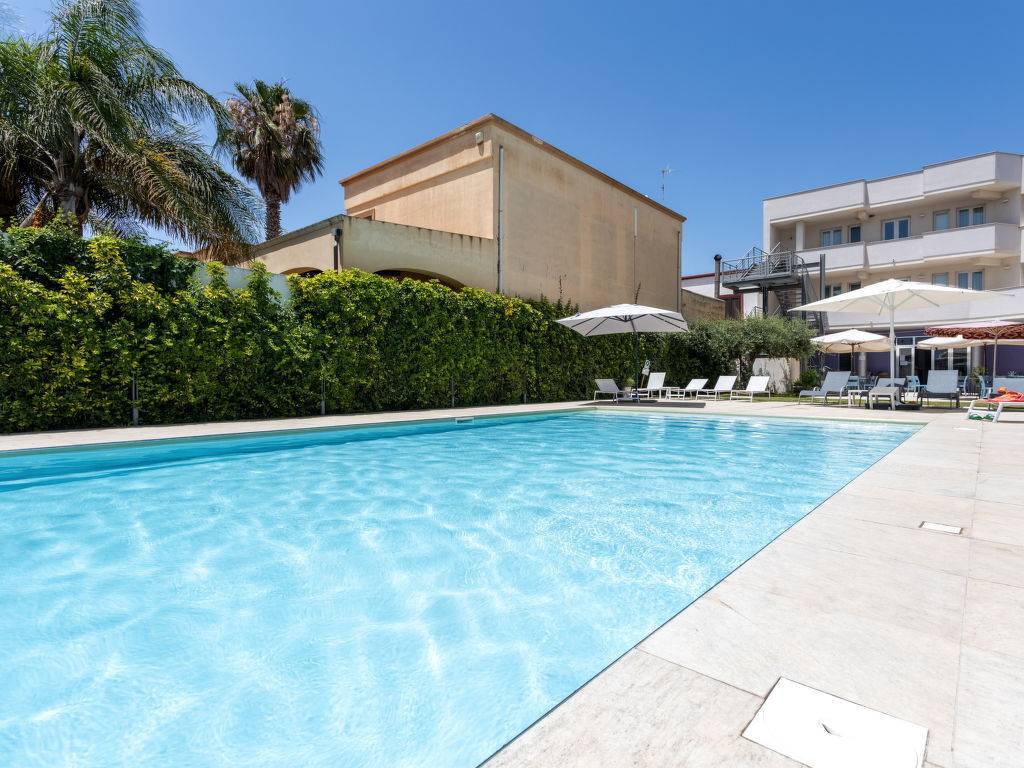 Appartamento a Marsala con terrazza, giardino e piscina