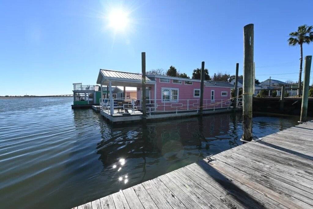 Houseboat ∙ 1 Bedroom ∙ 2 Guests - Apalachicola, FL