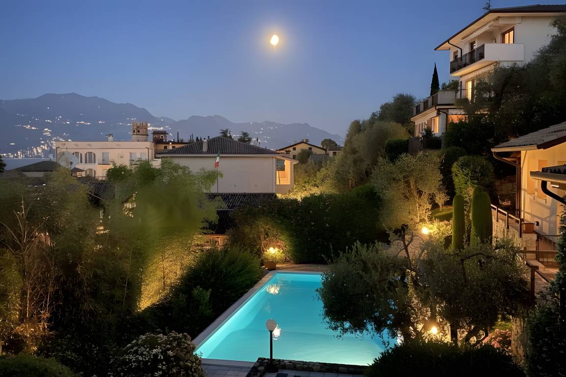65 M² Appartamento Vacanza ∙ 2 Camere Da Letto ∙ 5 Ospiti - Torri del Benaco