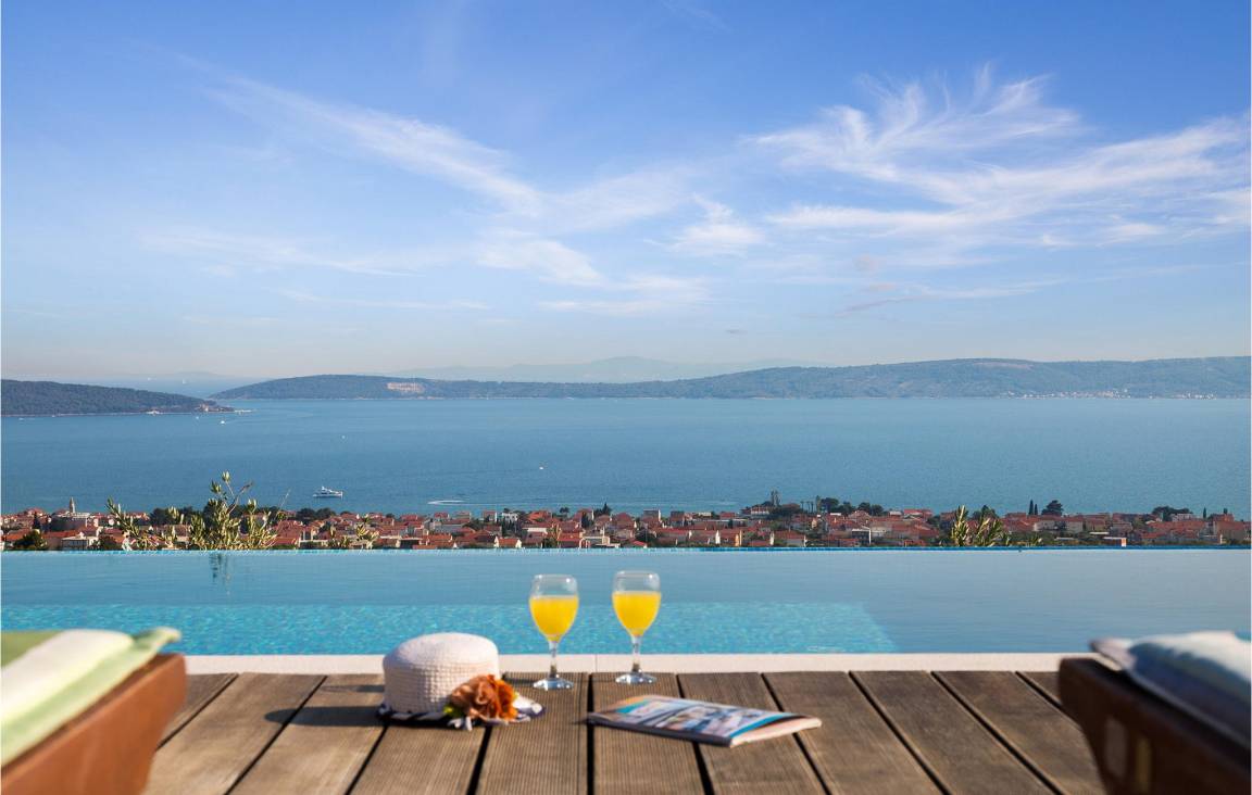 150 M² House ∙ 4 Bedrooms ∙ 10 Guests - Split