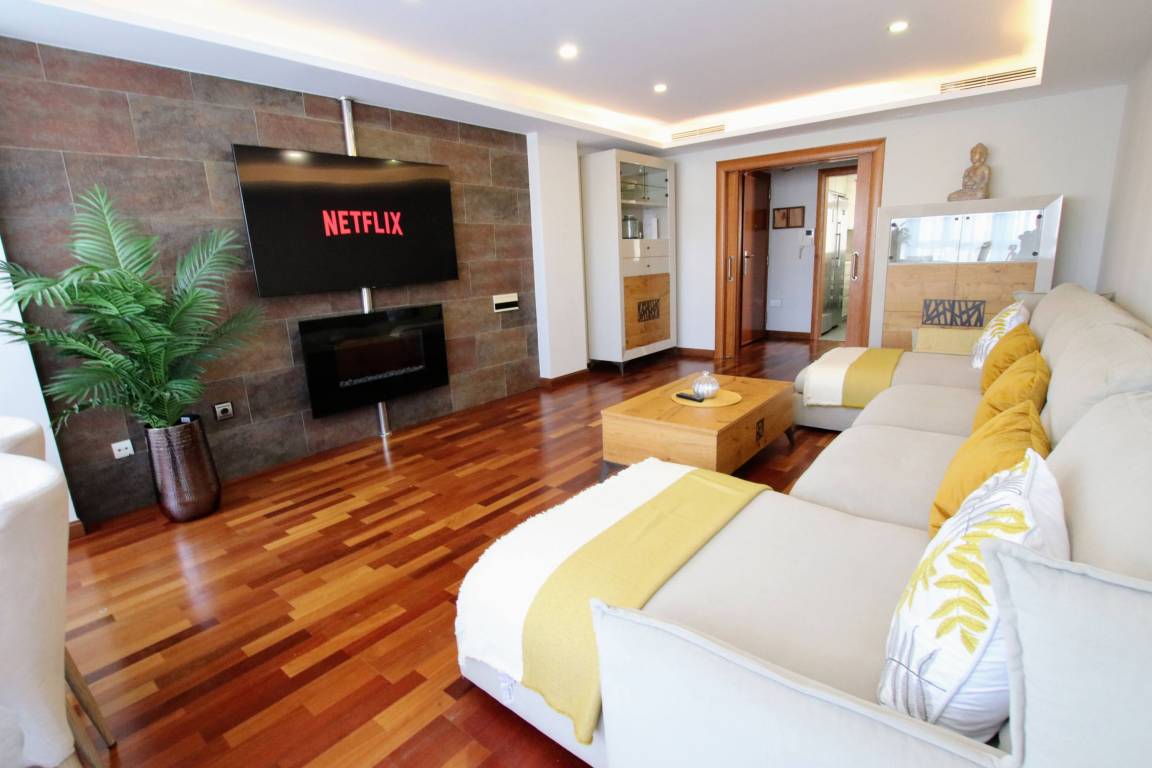 115 M² Apartment ∙ 3 Bedrooms ∙ 6 Guests - Málaga