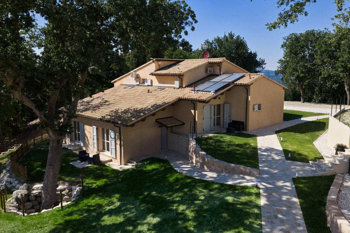 320 M² Villa ∙ 7 Bedrooms ∙ 12 Guests - Urbino