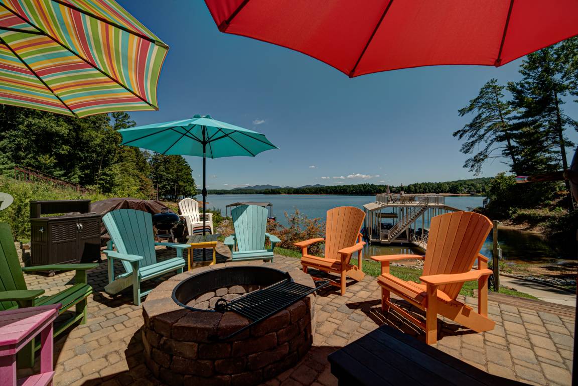 Cabin ∙ 6 Bedrooms ∙ 8 Guests - Nottely Lake, GA