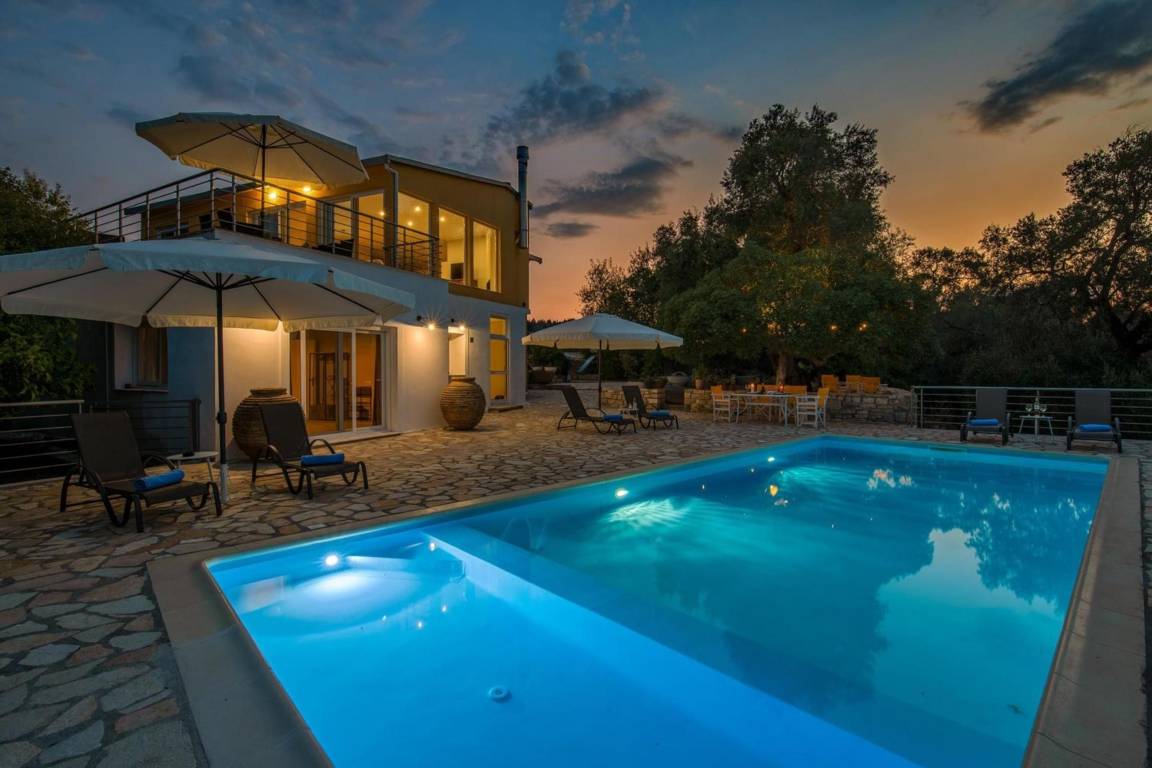 200 M² Apartment ∙ 3 Bedrooms ∙ 6 Guests - Paxi