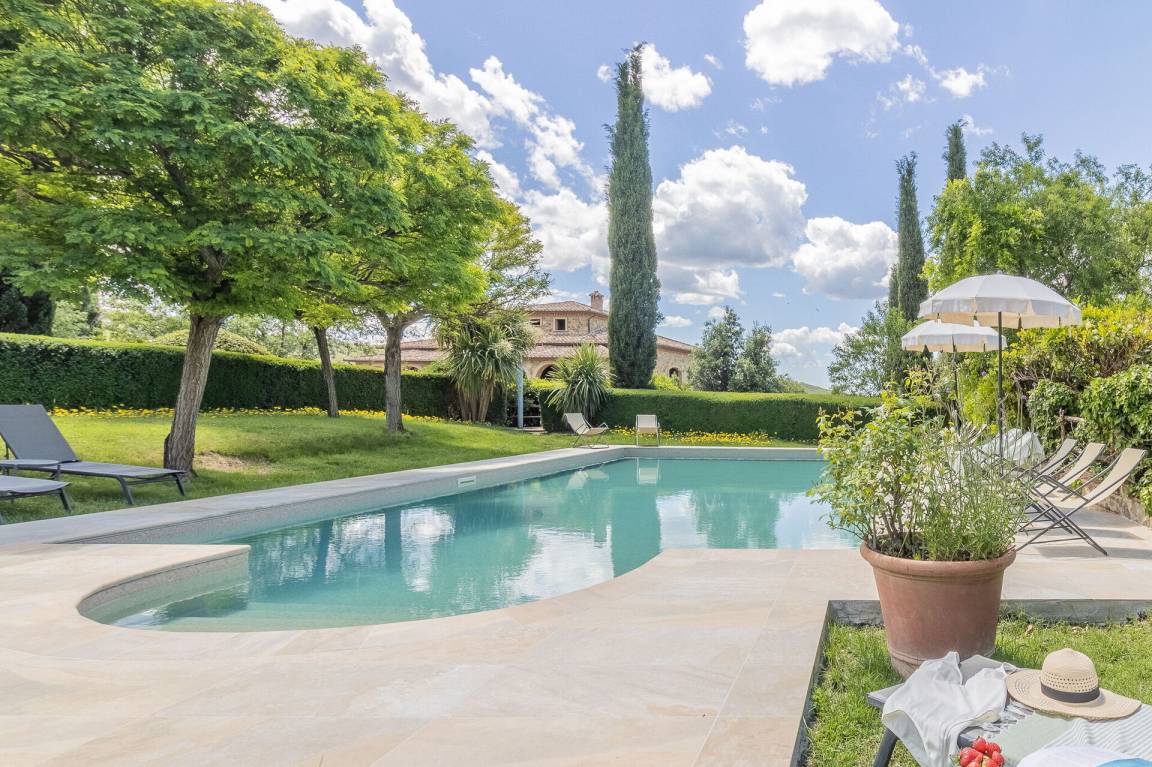 240 m&sup2; Villa 7 Schlafzimmer 16 G&auml;ste