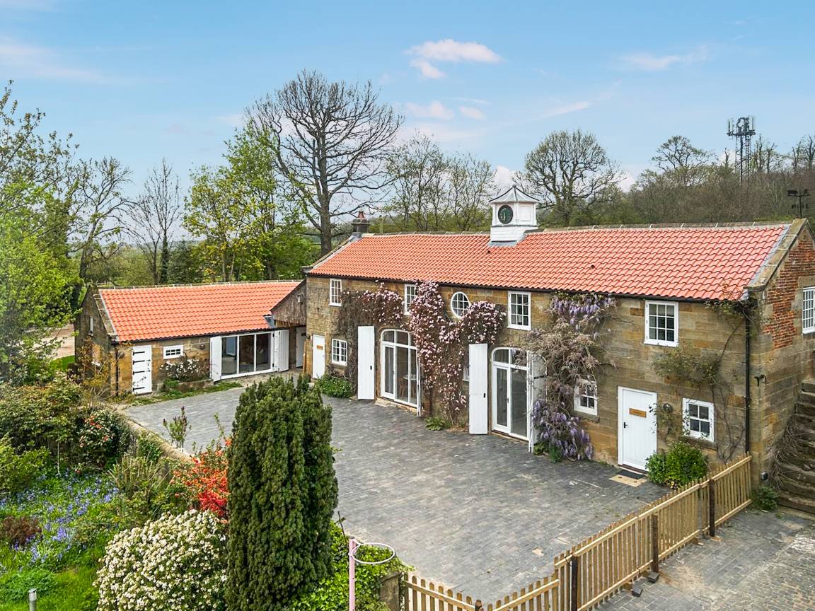 Cottage ∙ 2 Bedrooms ∙ 5 Guests - Redcar