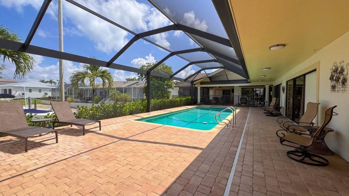 310 M² House ∙ 4 Bedrooms ∙ 8 Guests - Marco Island, FL