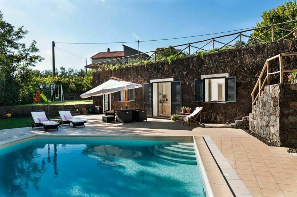Appartamento a Ragalna con piscina privata