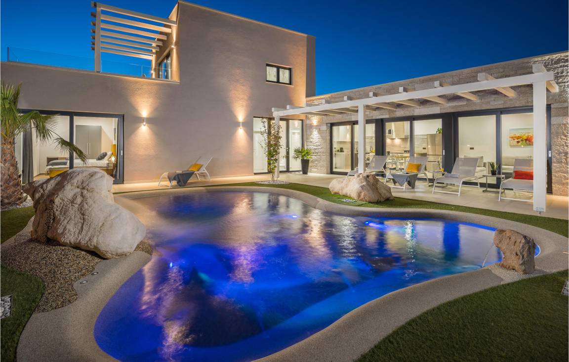 150 M² House ∙ 4 Bedrooms ∙ 8 Guests - Poreč