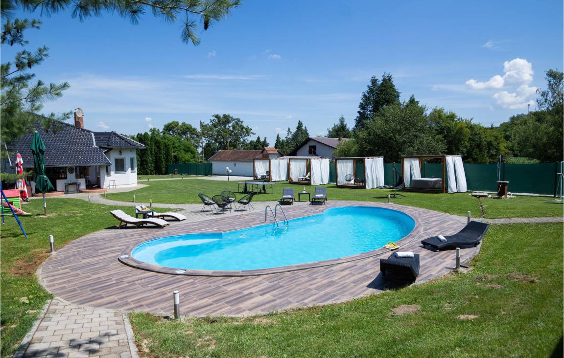 158 M² Casa ∙ 3 Habitaciones ∙ 9 Huéspedes - Našice