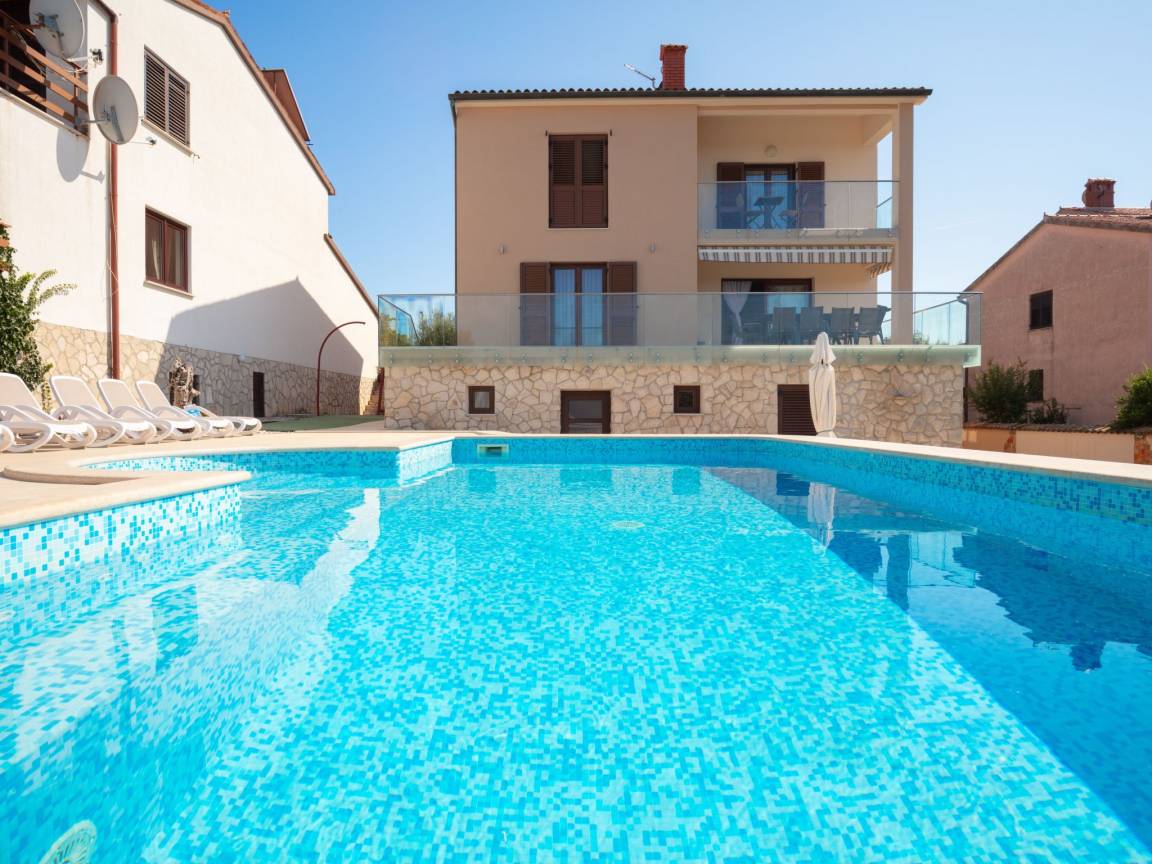 320 M² House ∙ 5 Bedrooms ∙ 10 Guests - Banjole