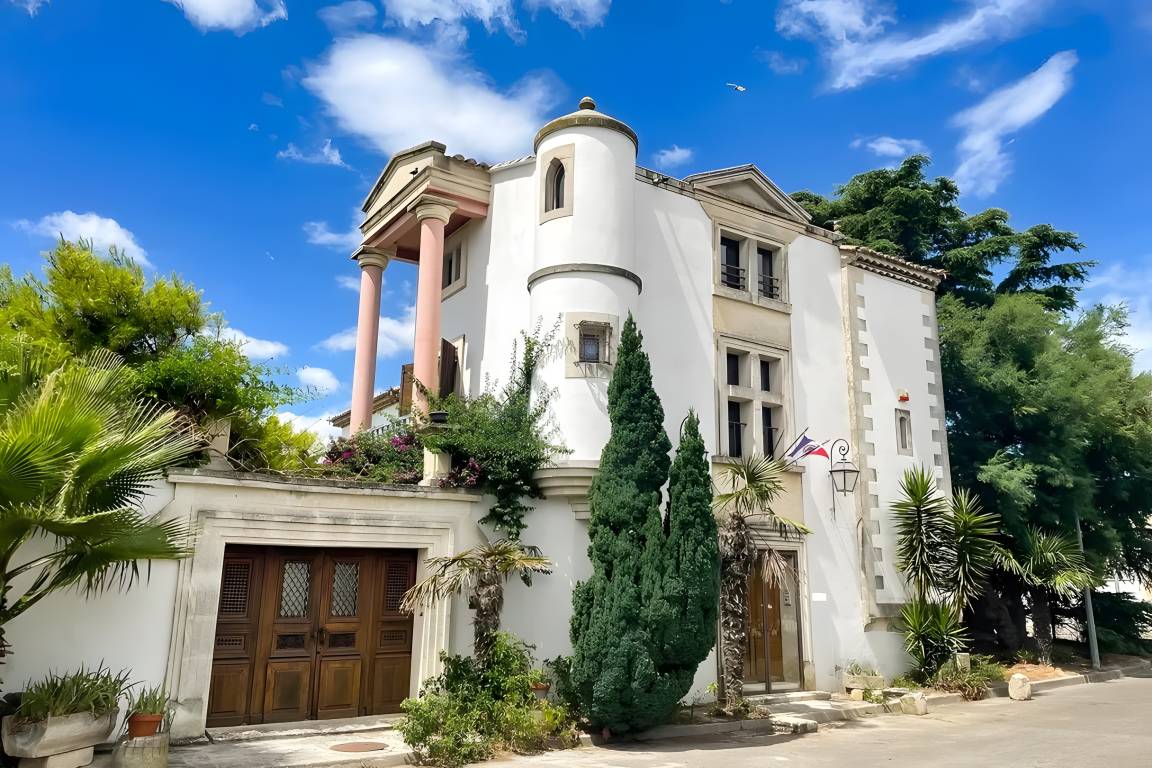 251 M² Villa ∙ 4 Slaapkamers ∙ 8 Gasten - Beaucaire