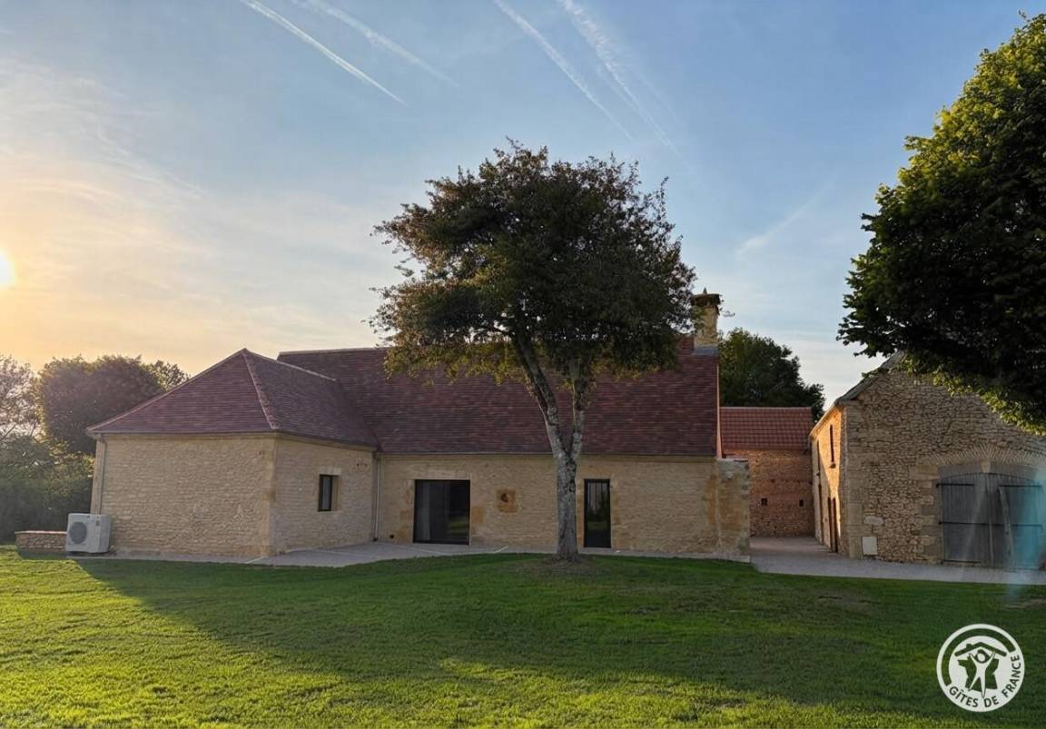 110 M² Gîte ∙ 4 Chambres ∙ 10 Personnes - Montignac