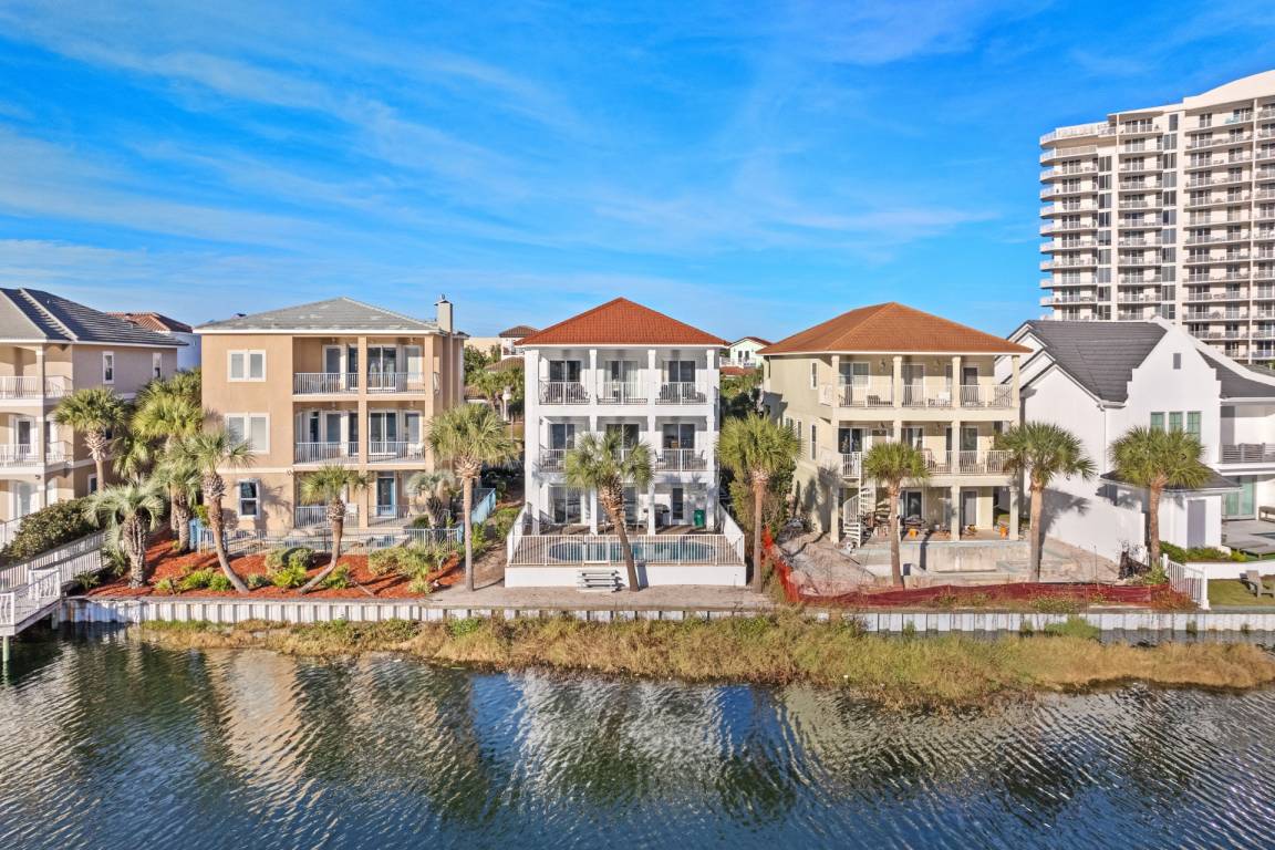 266 M² House ∙ 5 Bedrooms ∙ 17 Guests - United States