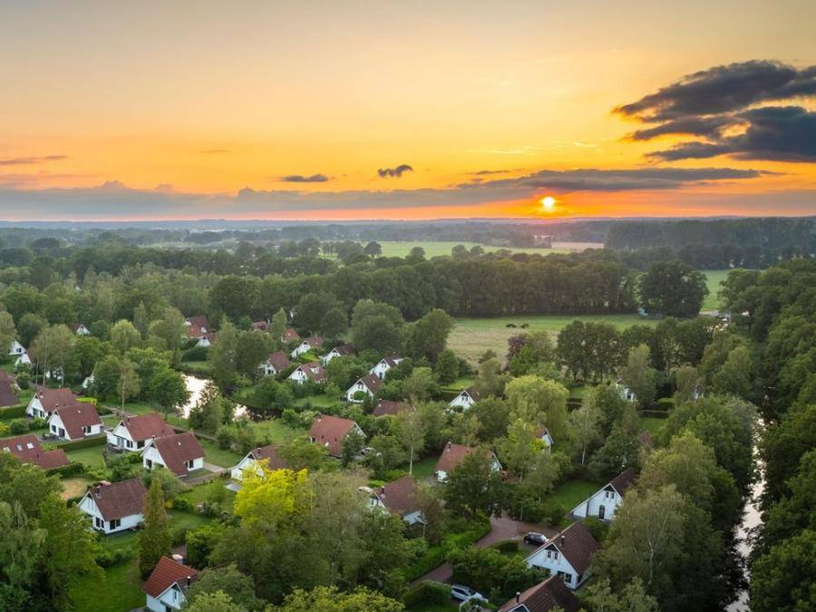 92 M² Bungalow ∙ 2 Bedrooms ∙ 4 Guests - Almelo