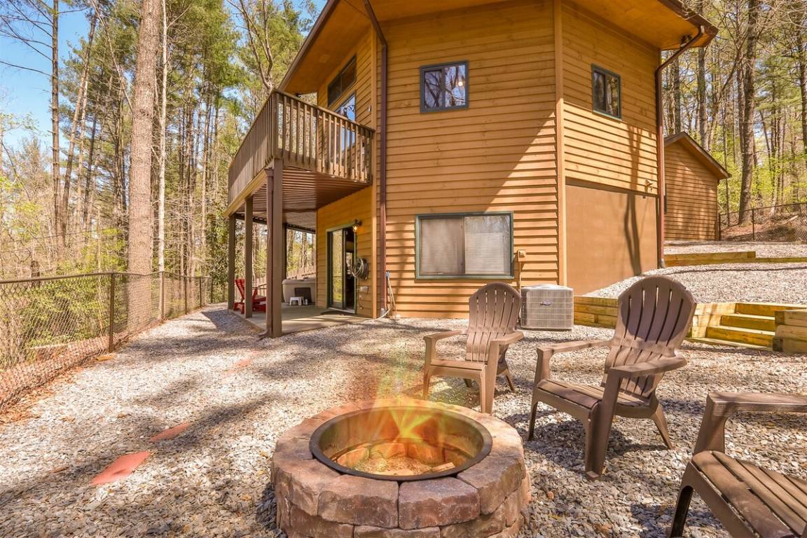 Cabin ∙ 1 Bedroom ∙ 2 Guests - Ellijay, GA