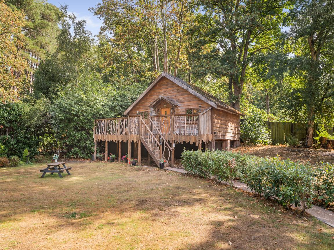 Cottage ∙ 2 Bedrooms ∙ 4 Guests - Bournemouth