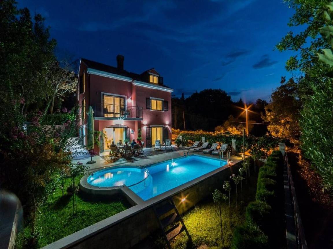 300 M² Villa ∙ 5 Chambres ∙ 10 Personnes - Cavtat