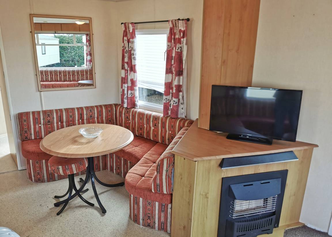 Caravan ∙ 2 Bedrooms ∙ 4 Guests - Wales