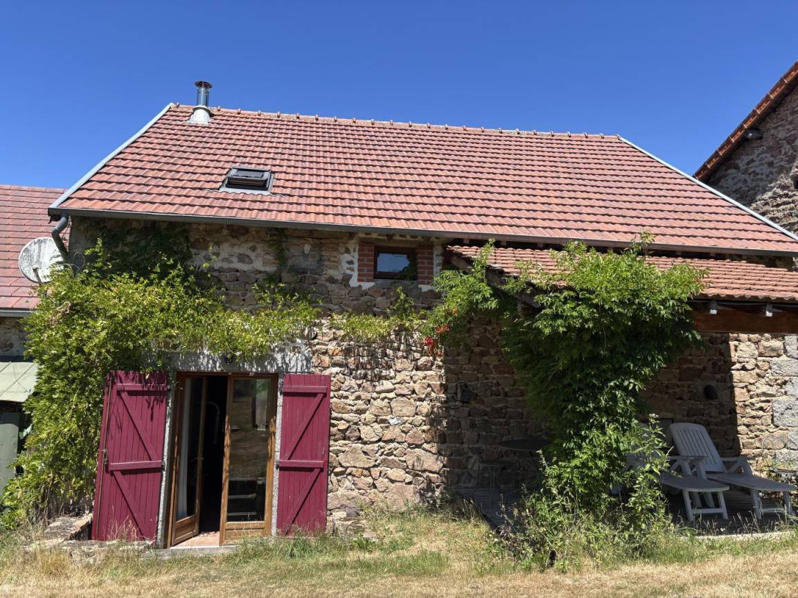 100 M² Gîte ∙ 2 Schlafzimmer ∙ 4 Gäste - Auvergne