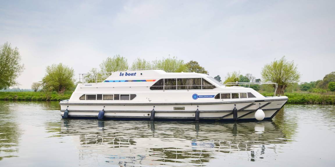 Houseboat ∙ 3 Bedrooms ∙ 6 Guests - Ireland