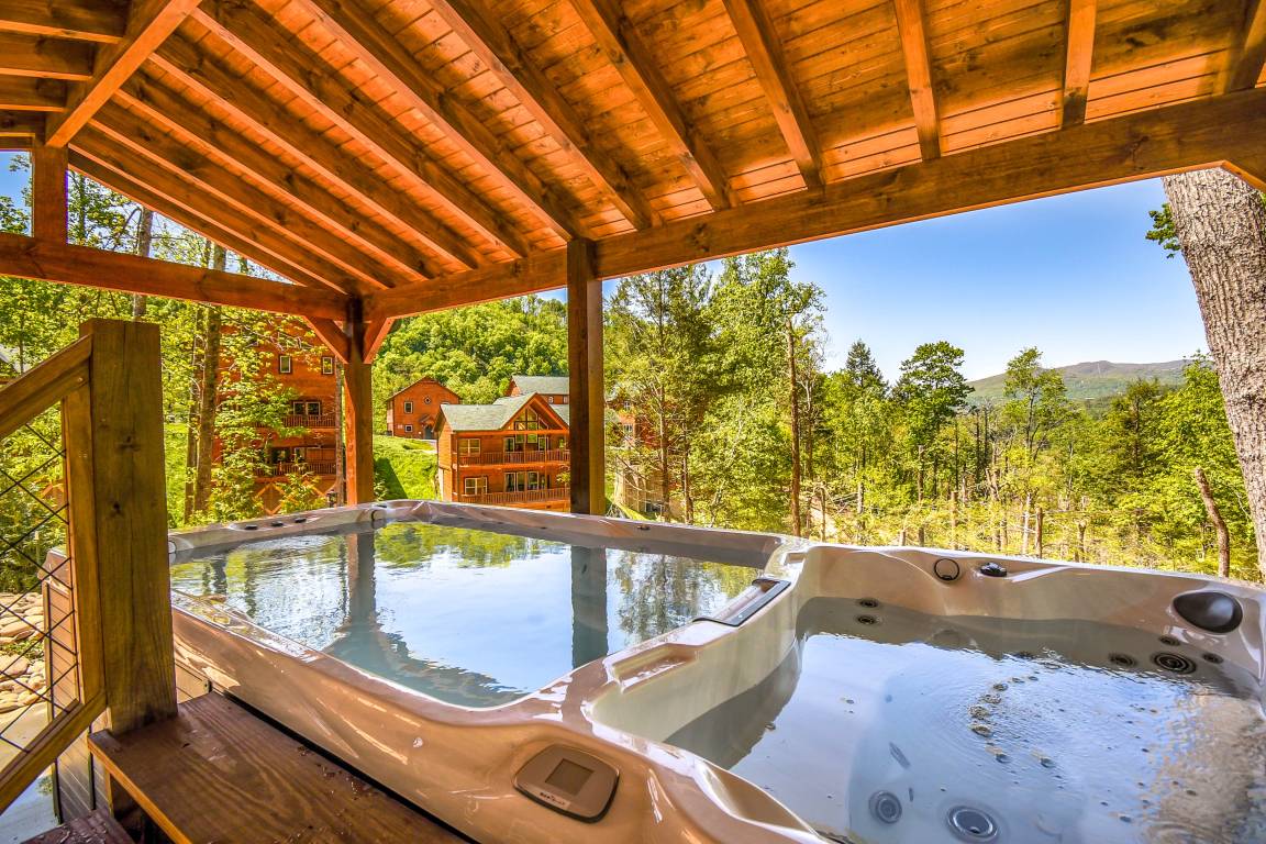307 M² House ∙ 5 Bedrooms ∙ 16 Guests - Gatlinburg, TN