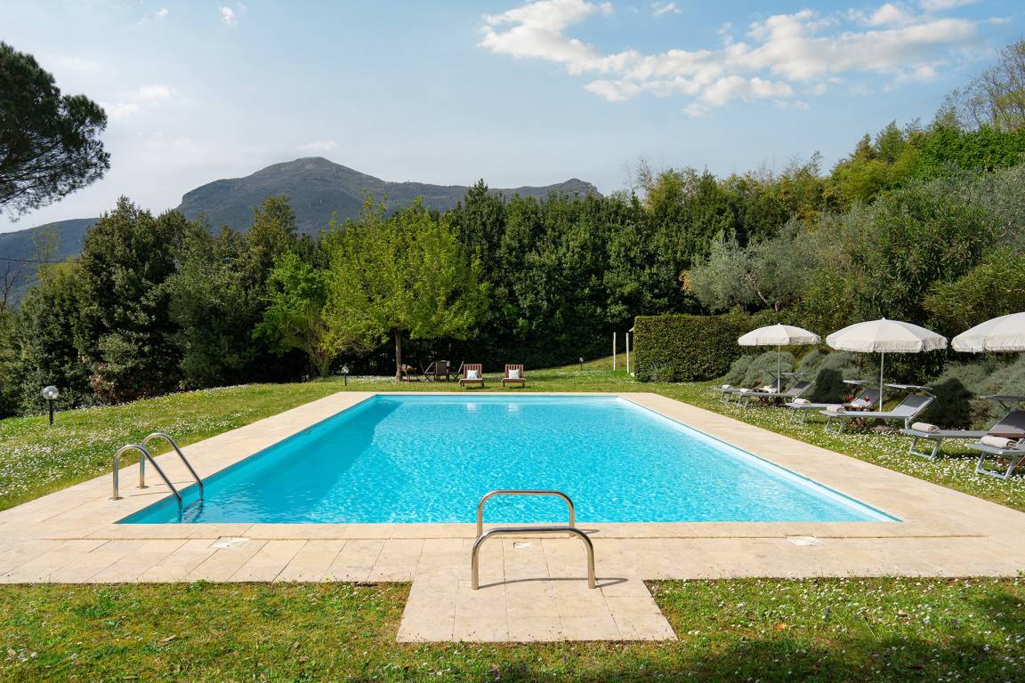 260 M² Villa ∙ 5 Bedrooms ∙ 10 Guests - Camaiore