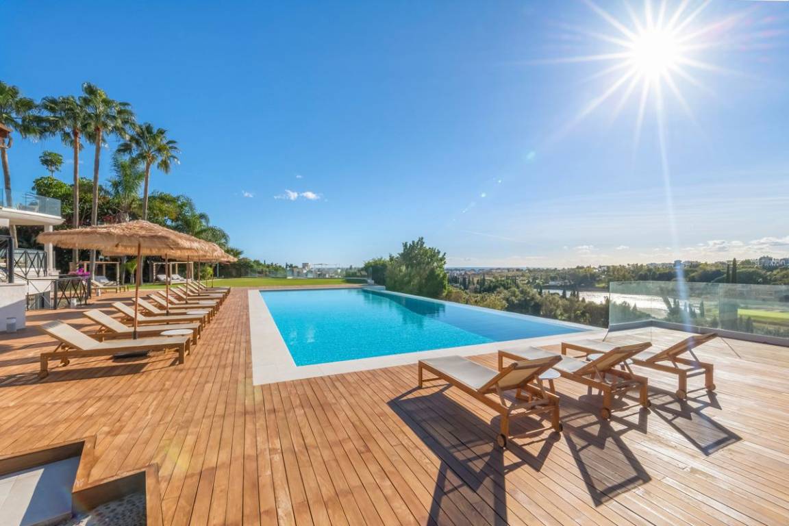 Villa ∙ 14 Habitaciones ∙ 32 Huéspedes - Andalucía