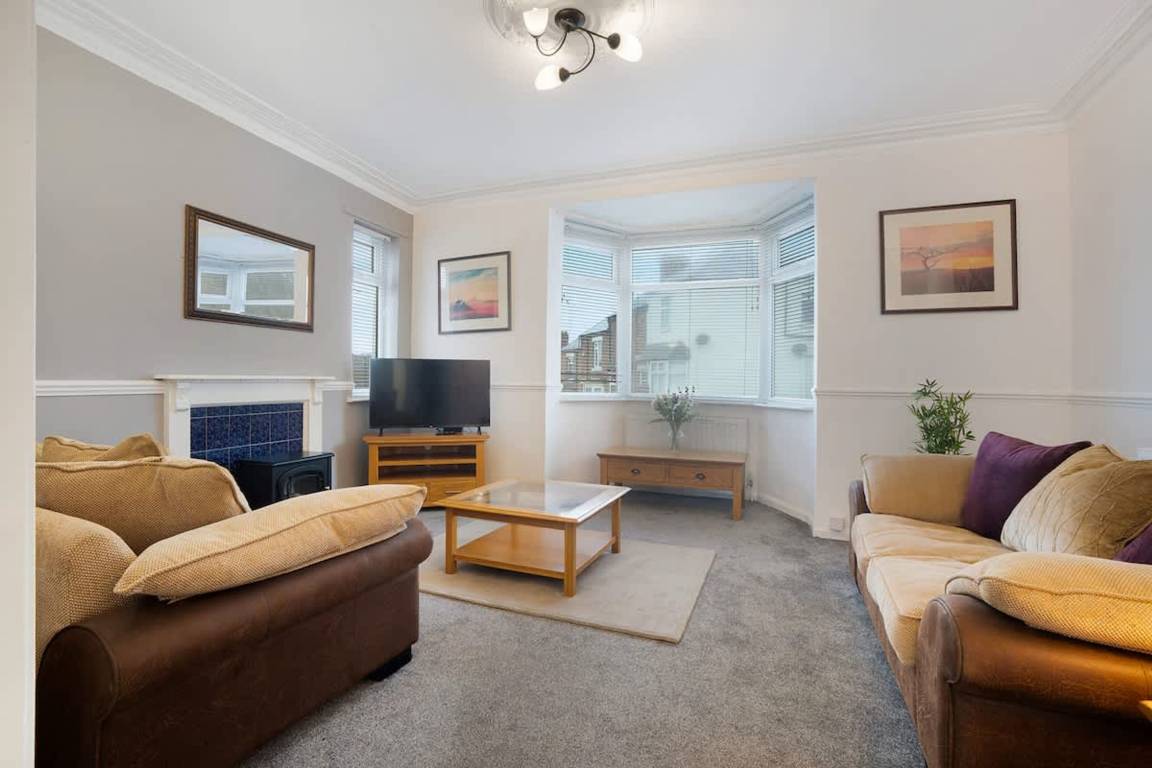 Apartment ∙ 3 Bedrooms ∙ 5 Guests - Darlington