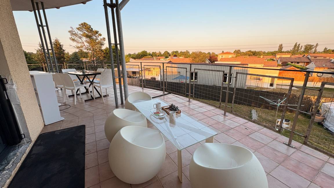 78 M² Maison De Vacances ∙ 2 Chambres ∙ 8 Personnes - Lormont