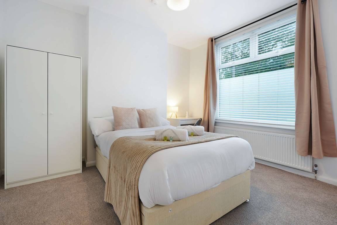 Apartment ∙ 4 Bedrooms ∙ 6 Guests - Hartlepool