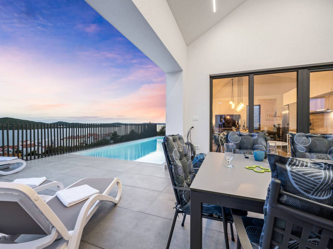 260 M² Ferienhaus ∙ 4 Schlafzimmer ∙ 8 Gäste - Primošten