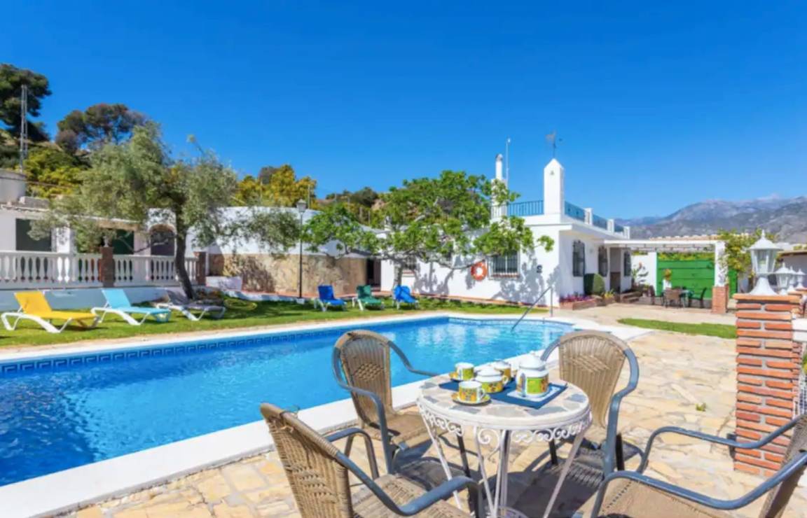 100 M² Villa ∙ 4 Bedrooms ∙ 7 Guests - Nerja