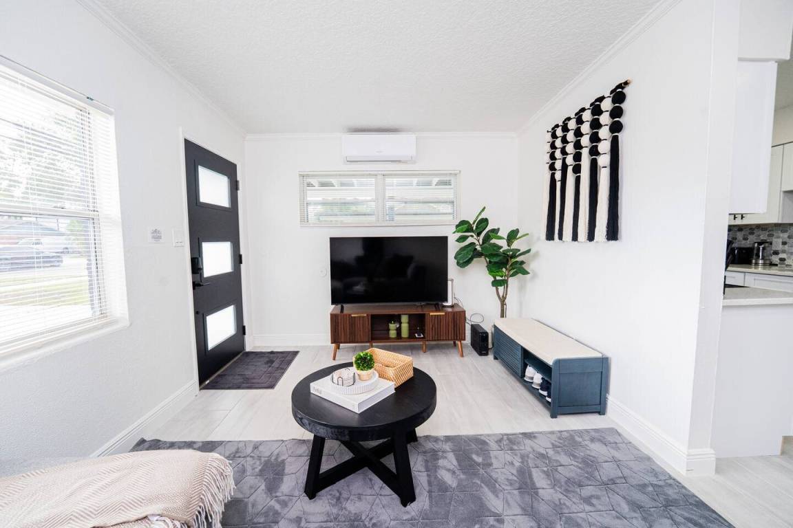 93 M² House ∙ 2 Bedrooms ∙ 6 Guests - Orlando, FL