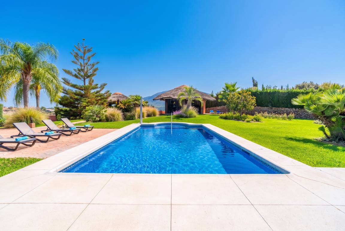 150 M² Apartamento ∙ 2 Habitaciones ∙ 4 Huéspedes - Coín