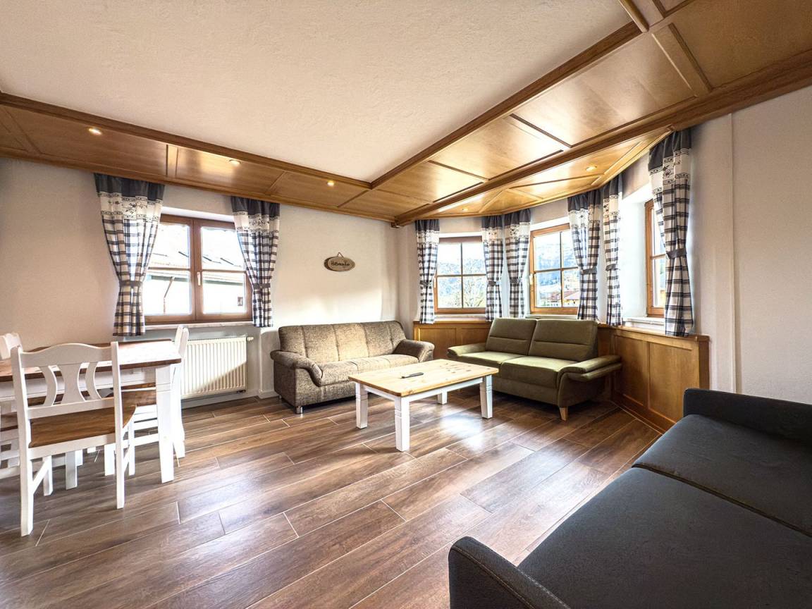 105 M² Ferienwohnung ∙ 3 Schlafzimmer ∙ 13 Gäste - Oberstaufen