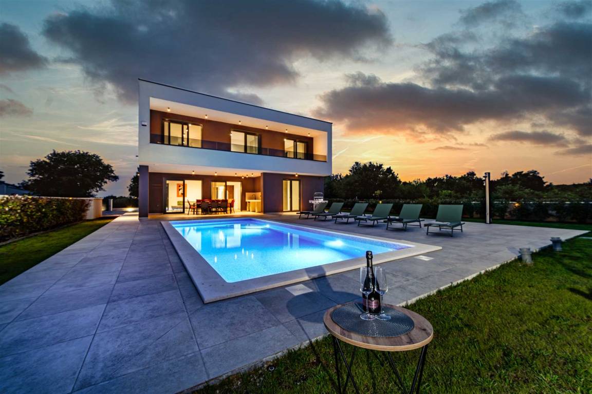 215 M² Villa ∙ 4 Schlafzimmer ∙ 8 Gäste - Ližnjan