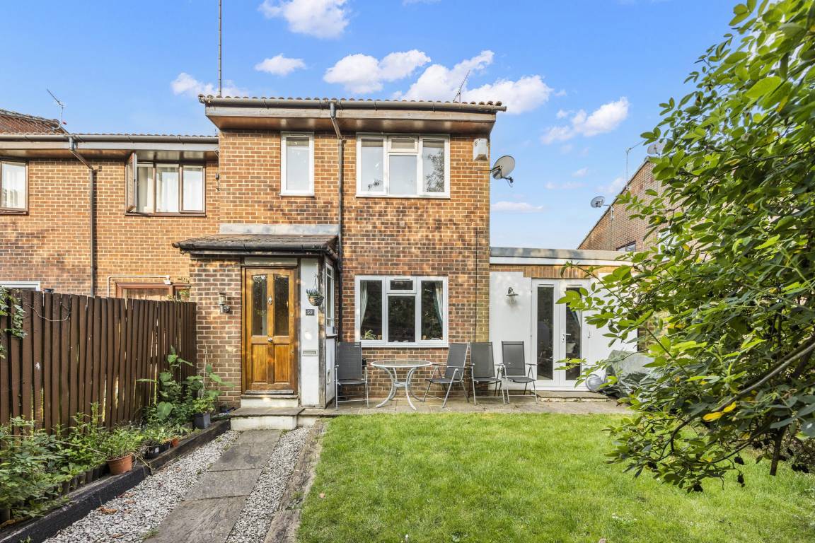 57 M² House ∙ 2 Bedrooms ∙ 4 Guests - Horsham, UK