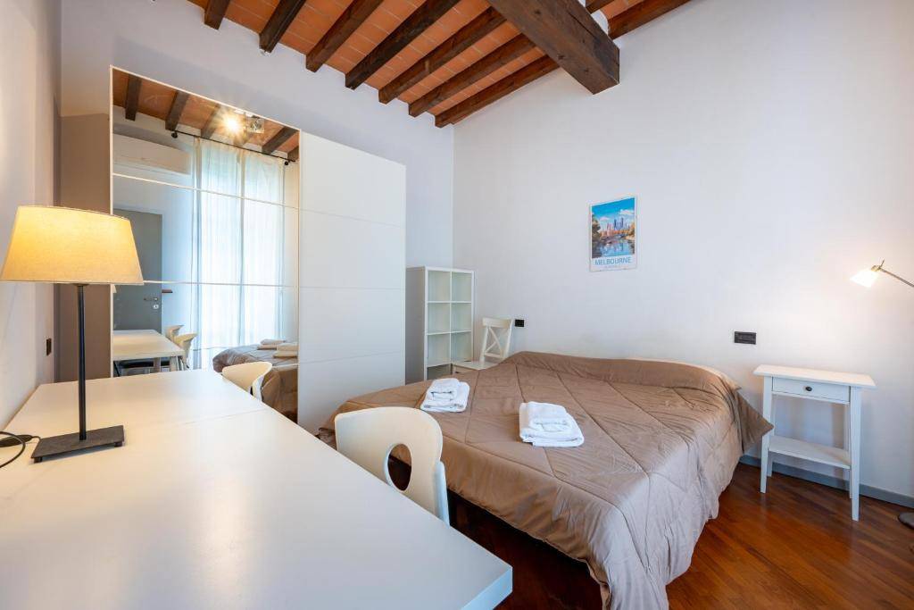 90 M² Apartamento ∙ 2 Habitaciones ∙ 5 Huéspedes - Parma