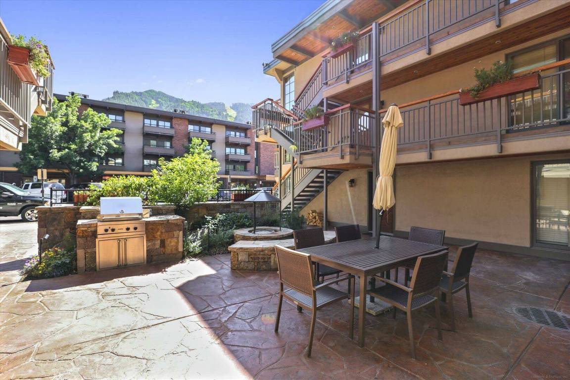 84 M² House ∙ 2 Bedrooms ∙ 6 Guests - Aspen, CO